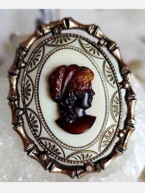 Slag Glass Brown Amber Cream Cameo Pendant Bamboo Frame Vintage Gold Tone Brooch